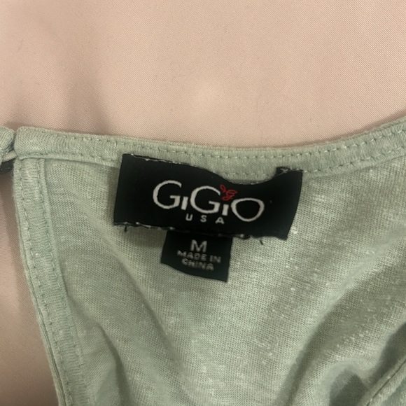 GiGiO boutique top, Size M fits bigger - Picture 3 of 3